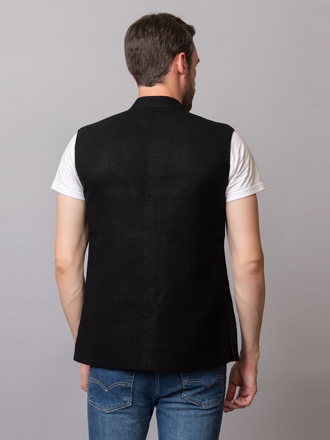 SLEEVELESS BUTTONED JACKET - Image 2